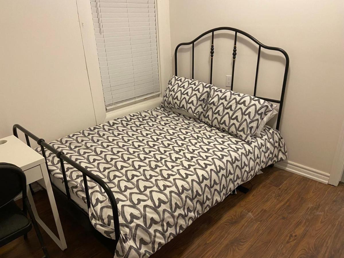 Budget Quad Room With En Suite Bathroom 36B Toronto Dış mekan fotoğraf